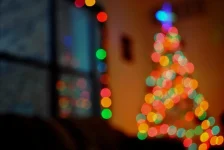 bokeh-christmas-christmas-tree-colorful-lights-Favim.com-248361.webp
