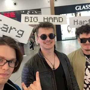 В кинотеатре не было баннера с Майн муви, печально.